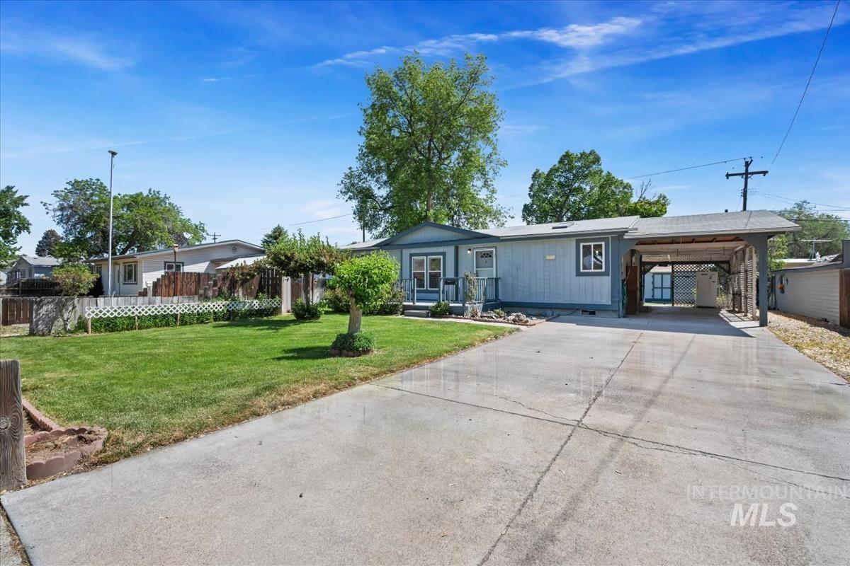 830 N 3rd East St, Mountain Home, Idaho 83647, 3 Bedrooms, 2 Bathrooms, Residential For Sale, Price $299,000, 98986339