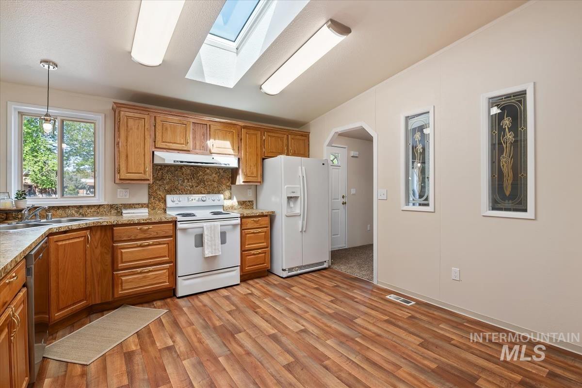 830 N 3rd East St, Mountain Home, Idaho 83647, 3 Bedrooms, 2 Bathrooms, Residential For Sale, Price $299,000, 98986339
