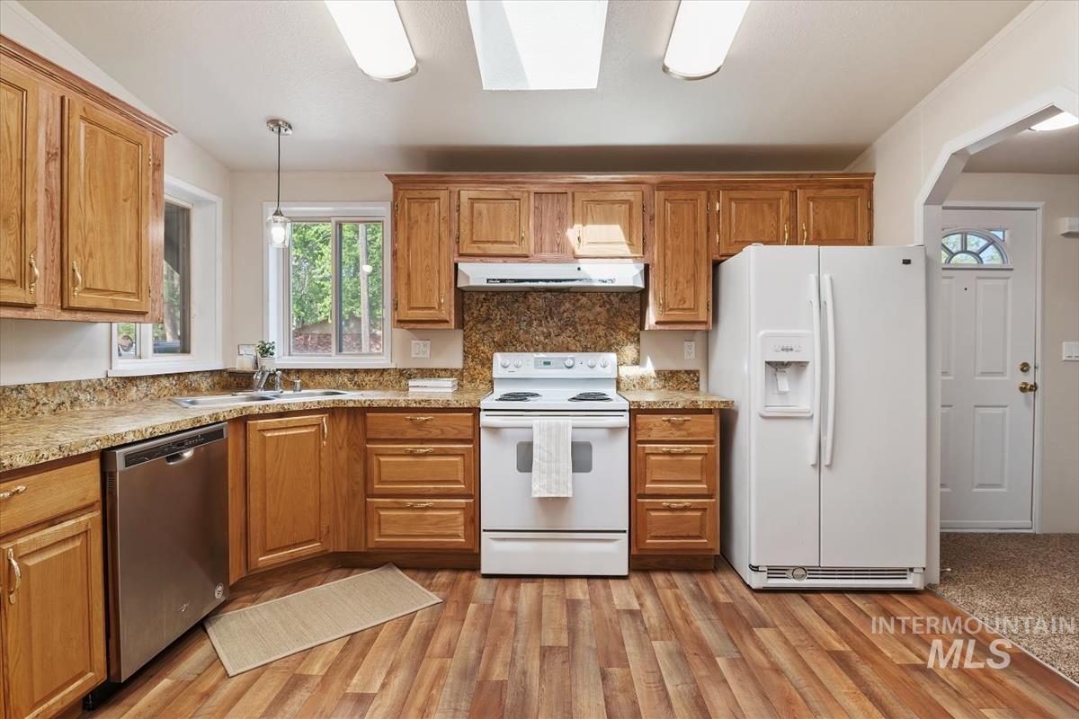 830 N 3rd East St, Mountain Home, Idaho 83647, 3 Bedrooms, 2 Bathrooms, Residential For Sale, Price $299,000, 98986339