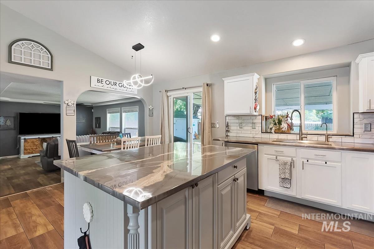 605 Cornwall Way, Fruitland, Idaho 83619-2557, 3 Bedrooms, 2.5 Bathrooms, Residential For Sale, Price $349,990, 98986340