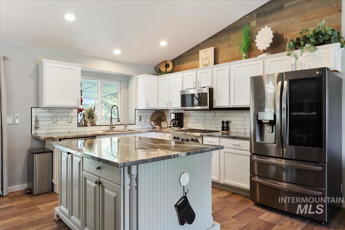 605 Cornwall Way, Fruitland, Idaho 83619-2557, 3 Bedrooms, 2.5 Bathrooms, Residential For Sale, Price $349,990, 98986340