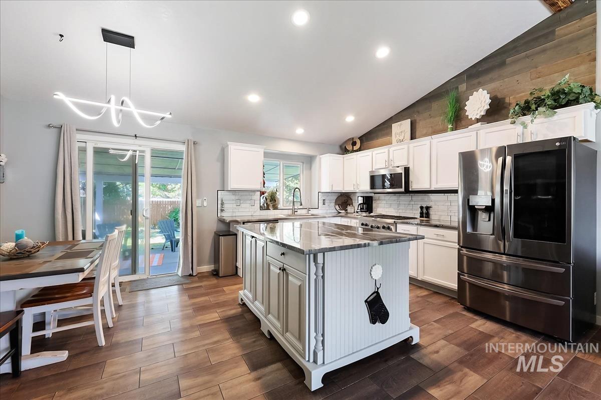 605 Cornwall Way, Fruitland, Idaho 83619-2557, 3 Bedrooms, 2.5 Bathrooms, Residential For Sale, Price $349,990, 98986340