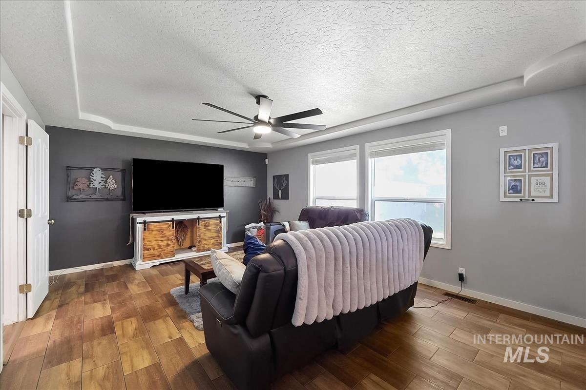 605 Cornwall Way, Fruitland, Idaho 83619-2557, 3 Bedrooms, 2.5 Bathrooms, Residential For Sale, Price $349,990, 98986340