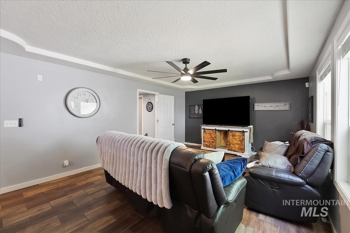 605 Cornwall Way, Fruitland, Idaho 83619-2557, 3 Bedrooms, 2.5 Bathrooms, Residential For Sale, Price $349,990, 98986340