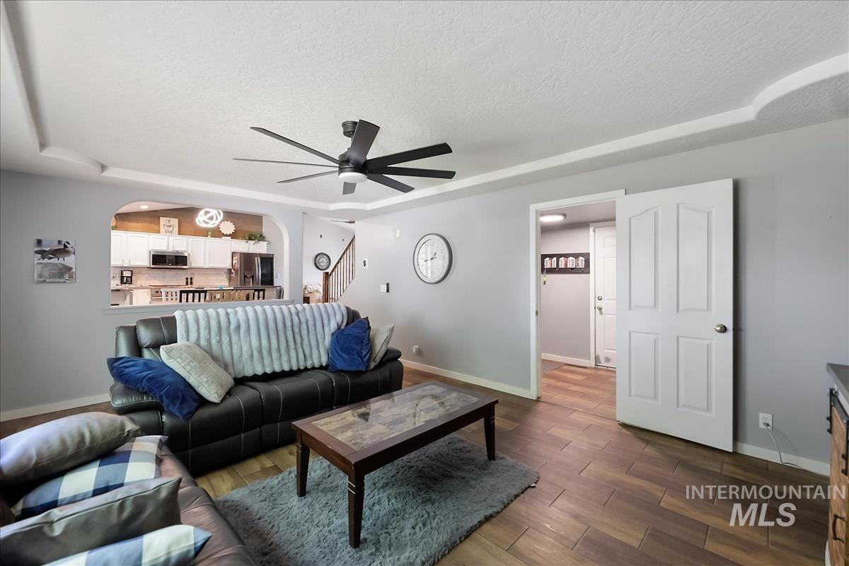 605 Cornwall Way, Fruitland, Idaho 83619-2557, 3 Bedrooms, 2.5 Bathrooms, Residential For Sale, Price $349,990, 98986340