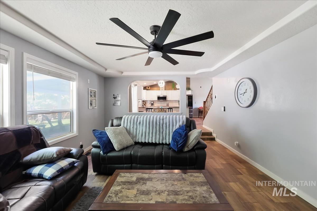 605 Cornwall Way, Fruitland, Idaho 83619-2557, 3 Bedrooms, 2.5 Bathrooms, Residential For Sale, Price $349,990, 98986340