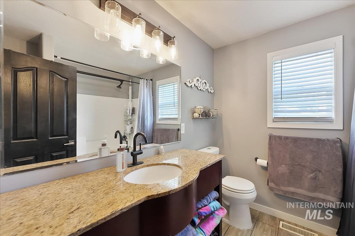 605 Cornwall Way, Fruitland, Idaho 83619-2557, 3 Bedrooms, 2.5 Bathrooms, Residential For Sale, Price $349,990, 98986340