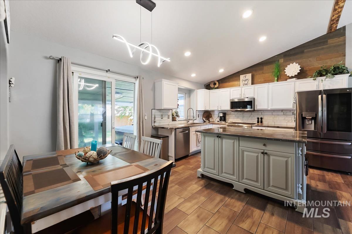 605 Cornwall Way, Fruitland, Idaho 83619-2557, 3 Bedrooms, 2.5 Bathrooms, Residential For Sale, Price $349,990, 98986340