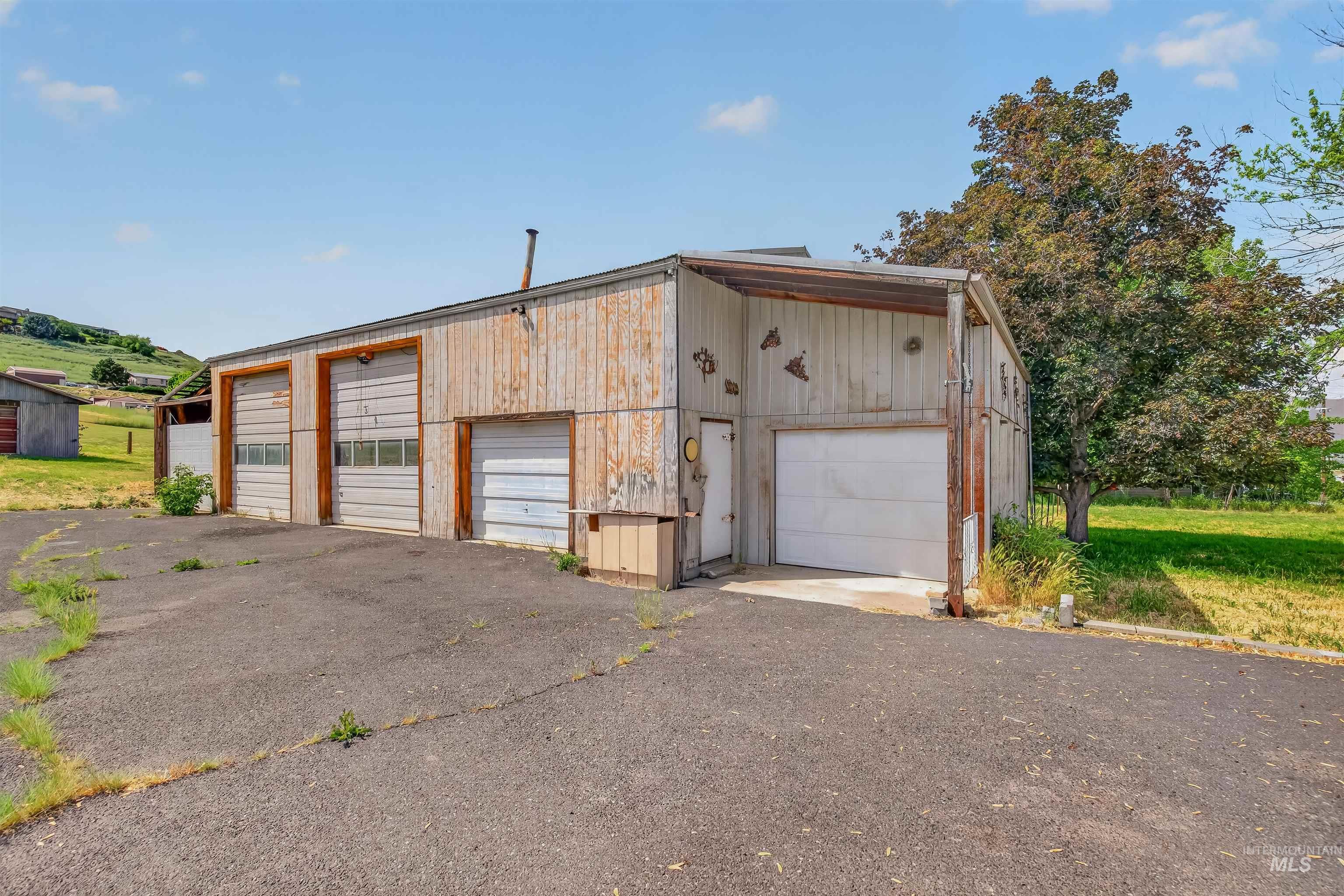 2042 13th street, Clarkston, Washington 99403, 6 Bedrooms, 1 Bathroom, Residential For Sale, Price $450,000,MLS 98986344