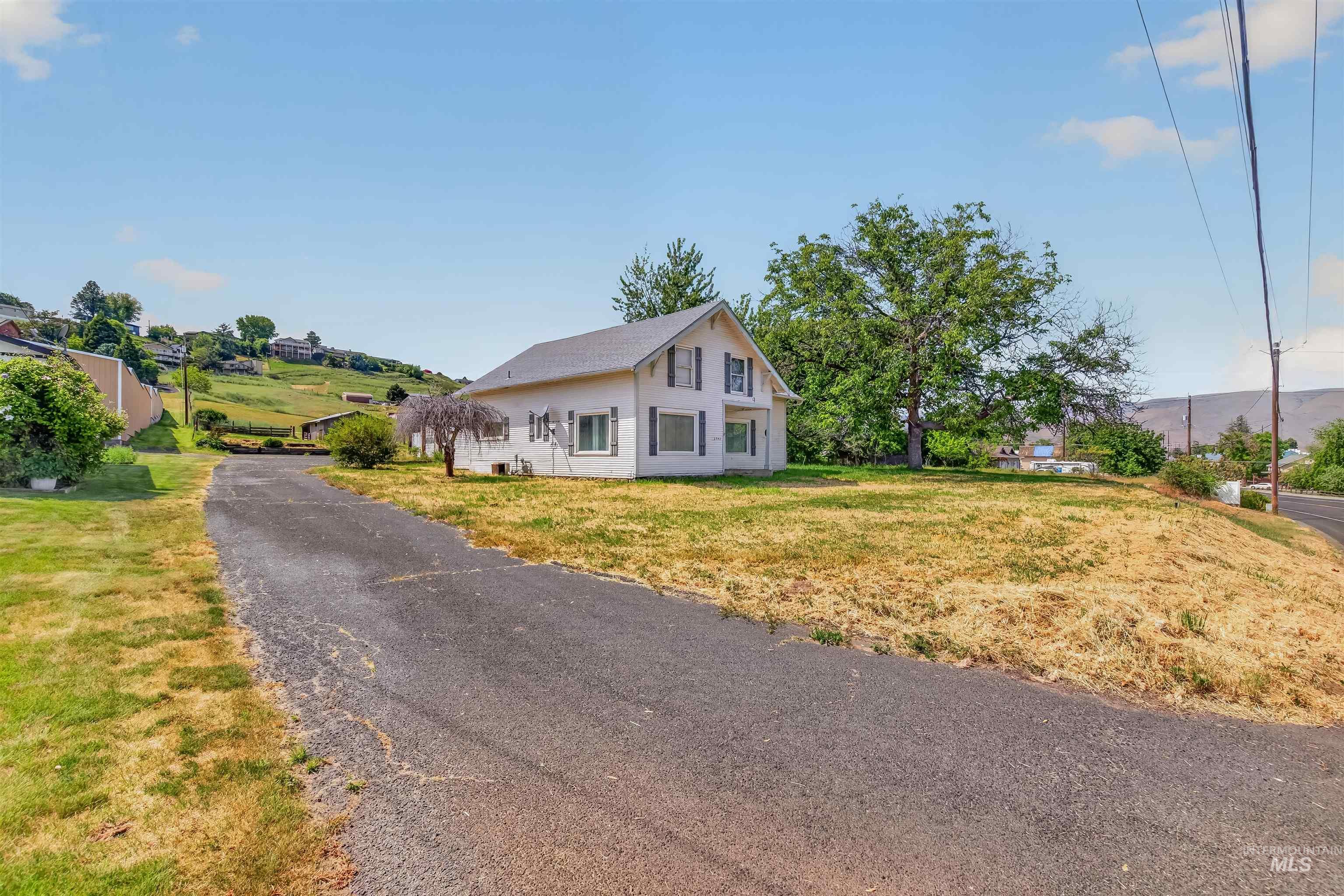 2042 13th street, Clarkston, Washington 99403, 6 Bedrooms, 1 Bathroom, Residential For Sale, Price $450,000,MLS 98986344