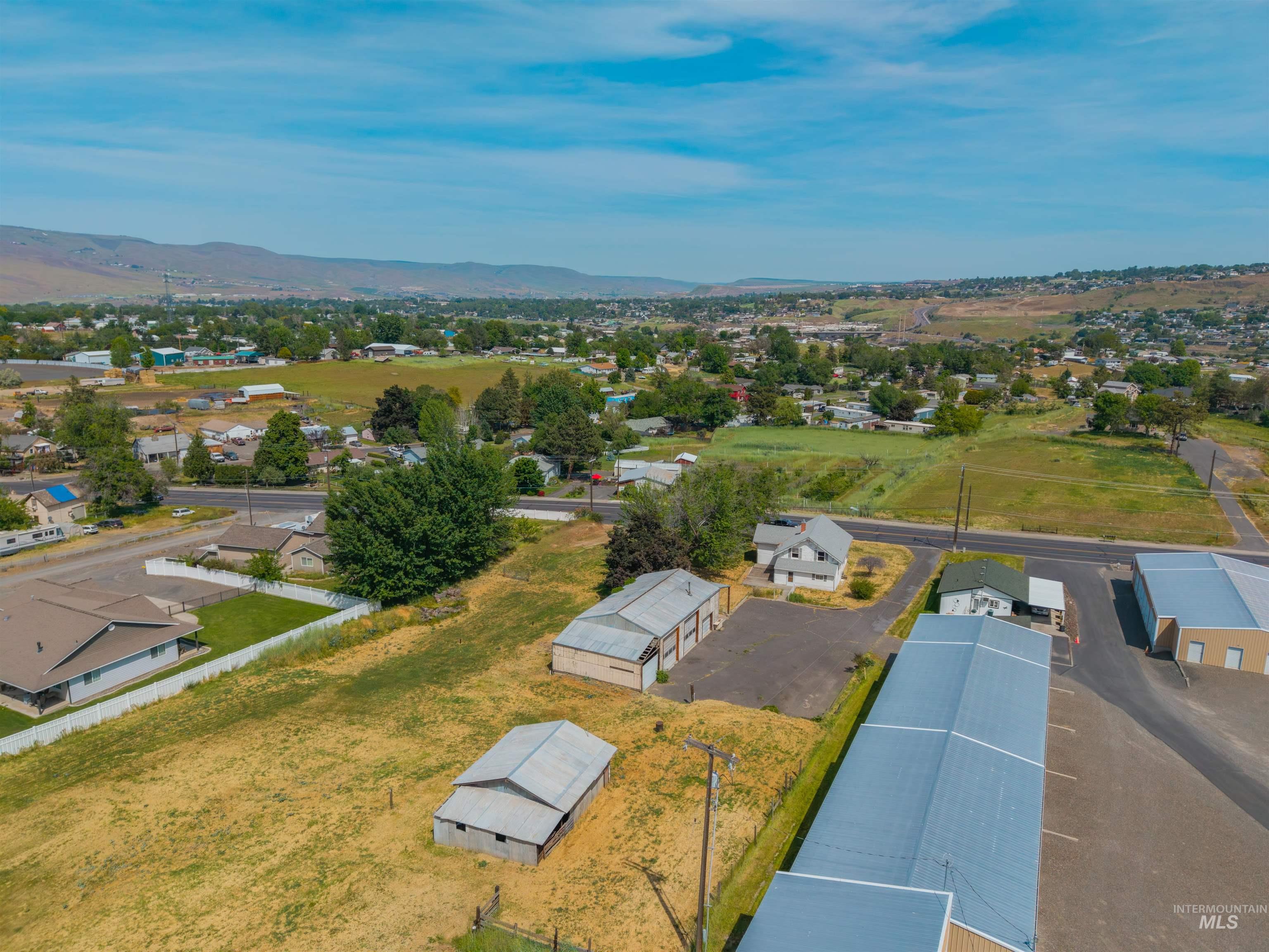 2042 13th street, Clarkston, Washington 99403, 6 Bedrooms, 1 Bathroom, Residential For Sale, Price $450,000,MLS 98986344