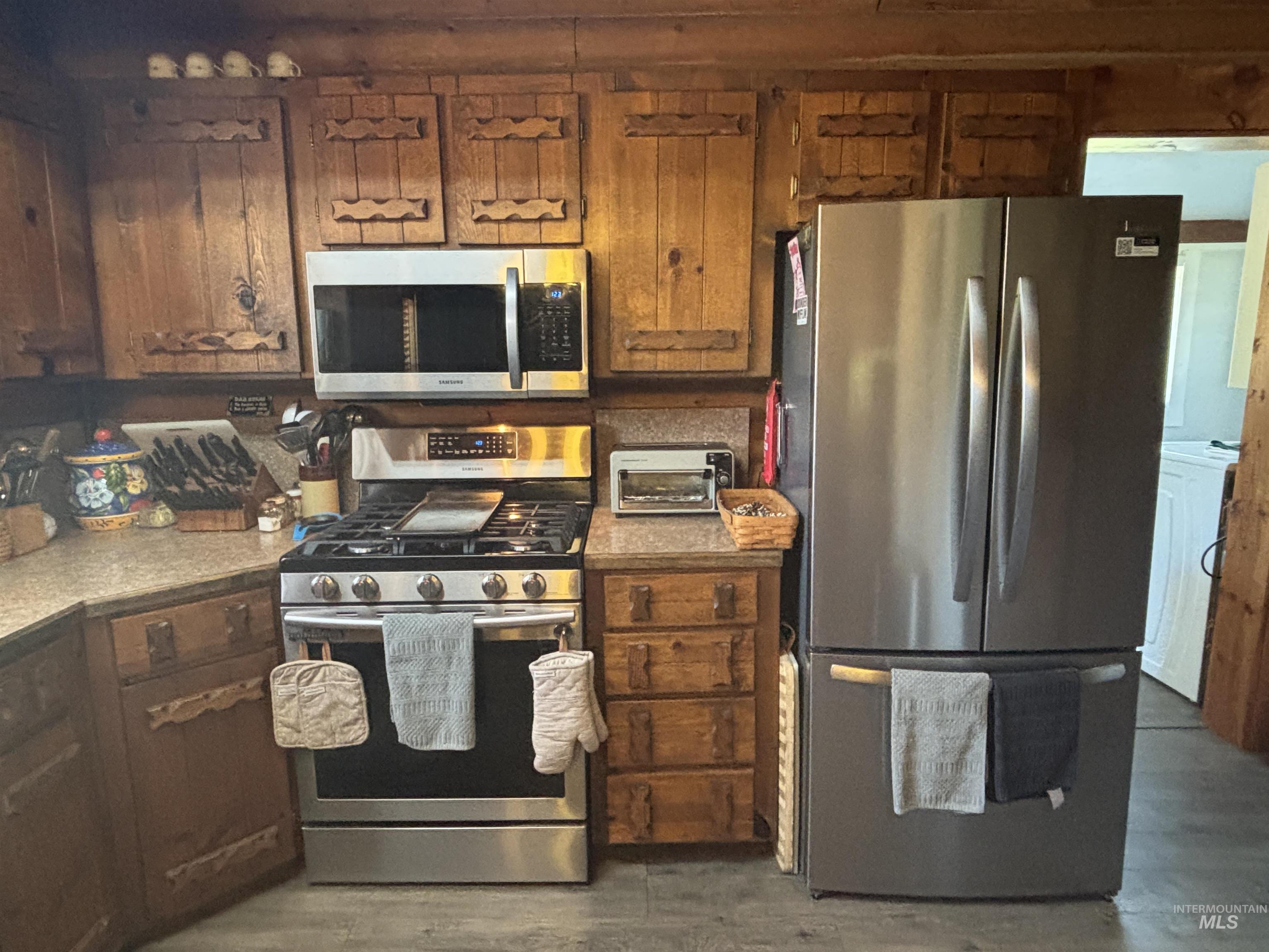 9606 Packer John Road, Smiths Ferry, Idaho 83611, 3 Bedrooms, 1.5 Bathrooms, Residential For Sale, Price $625,900,MLS 98986345