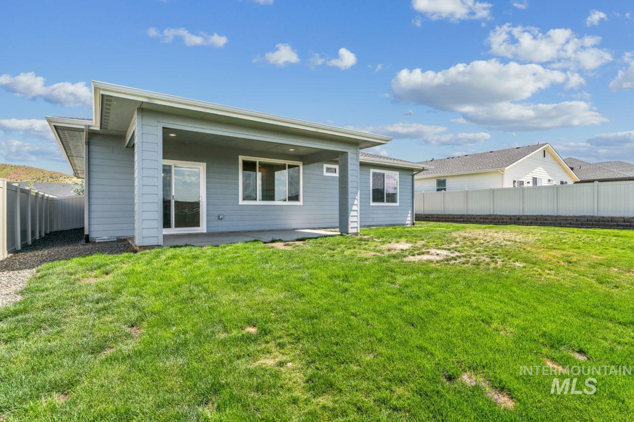 2831 E 12th St, Emmett, Idaho 83617-5058, 3 Bedrooms, 2 Bathrooms, Residential For Sale, Price $499,500,MLS 98986346