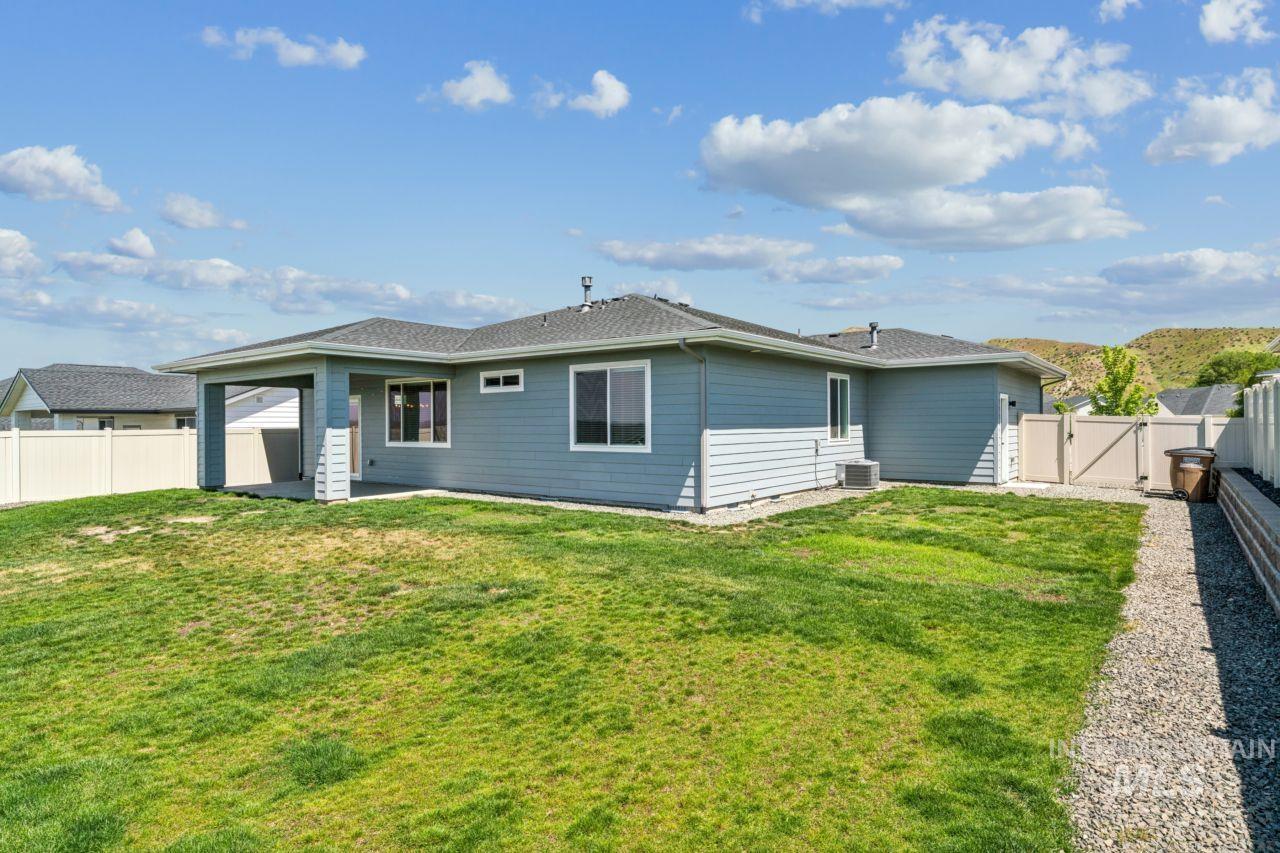 2831 E 12th St, Emmett, Idaho 83617-5058, 3 Bedrooms, 2 Bathrooms, Residential For Sale, Price $499,500,MLS 98986346