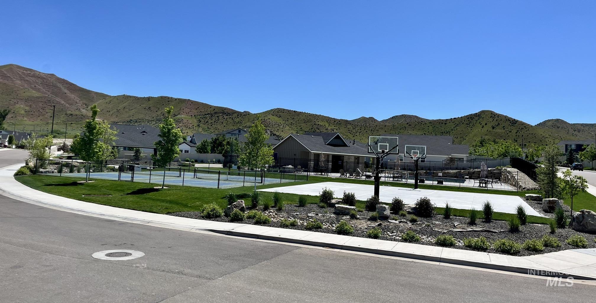 2831 E 12th St, Emmett, Idaho 83617-5058, 3 Bedrooms, 2 Bathrooms, Residential For Sale, Price $499,500,MLS 98986346