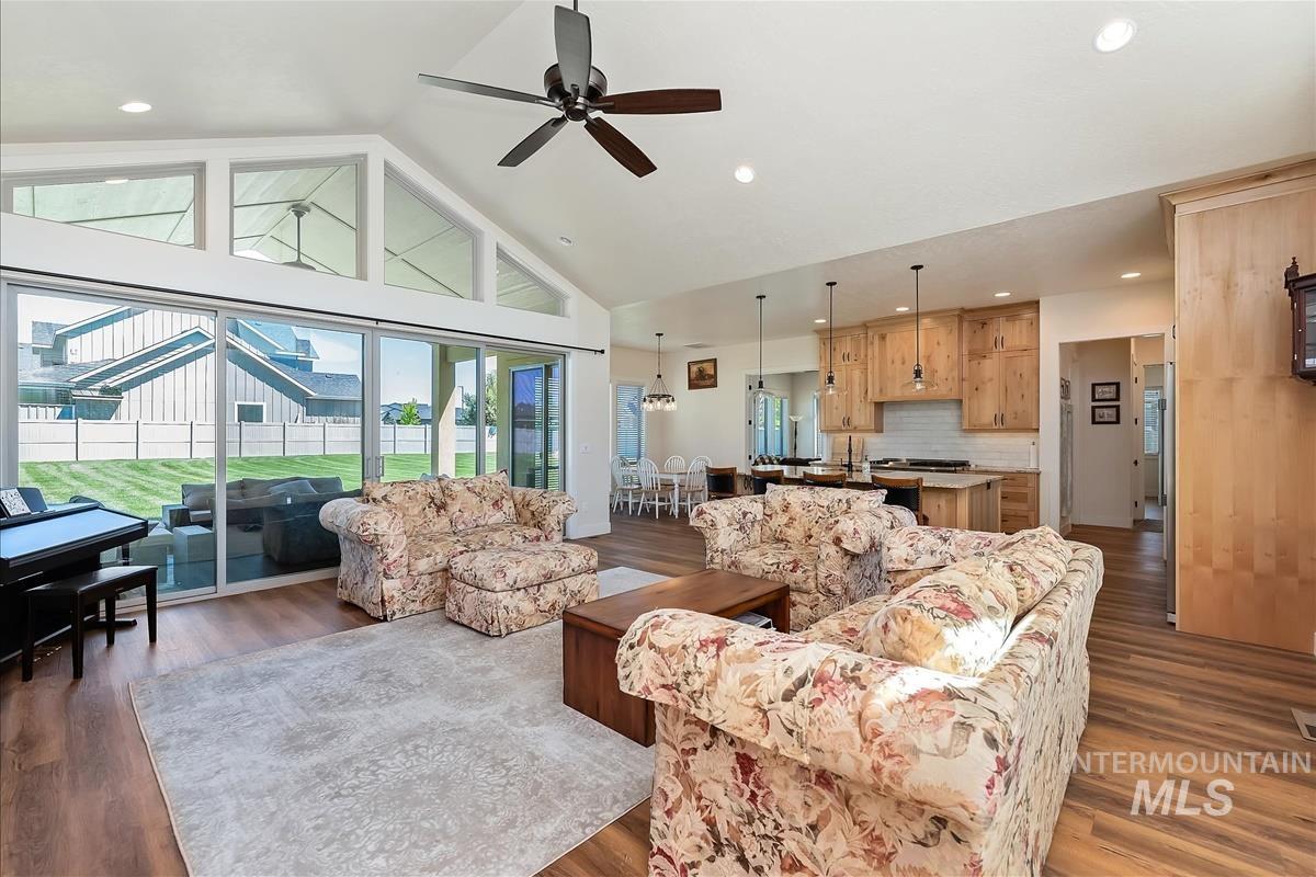 6810 S Pemberley Way, Meridian, Idaho 83642, 3 Bedrooms, 3 Bathrooms, Residential For Sale, Price $1,200,000, 98986347