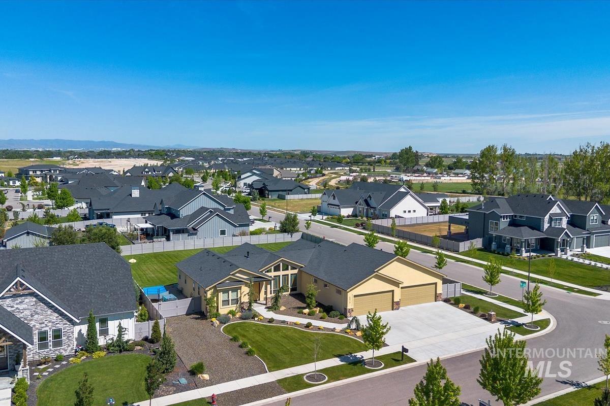 6810 S Pemberley Way, Meridian, Idaho 83642, 3 Bedrooms, 3 Bathrooms, Residential For Sale, Price $1,200,000, 98986347