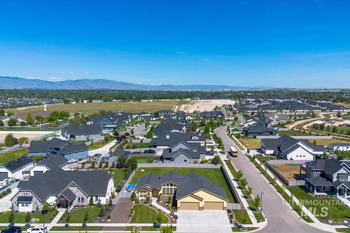 6810 S Pemberley Way, Meridian, Idaho 83642, 3 Bedrooms, 3 Bathrooms, Residential For Sale, Price $1,200,000, 98986347