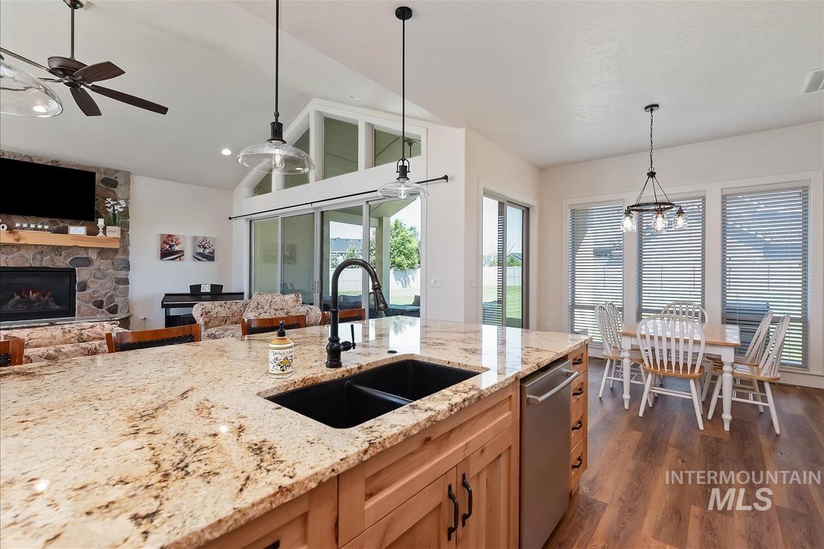 6810 S Pemberley Way, Meridian, Idaho 83642, 3 Bedrooms, 3 Bathrooms, Residential For Sale, Price $1,200,000, 98986347