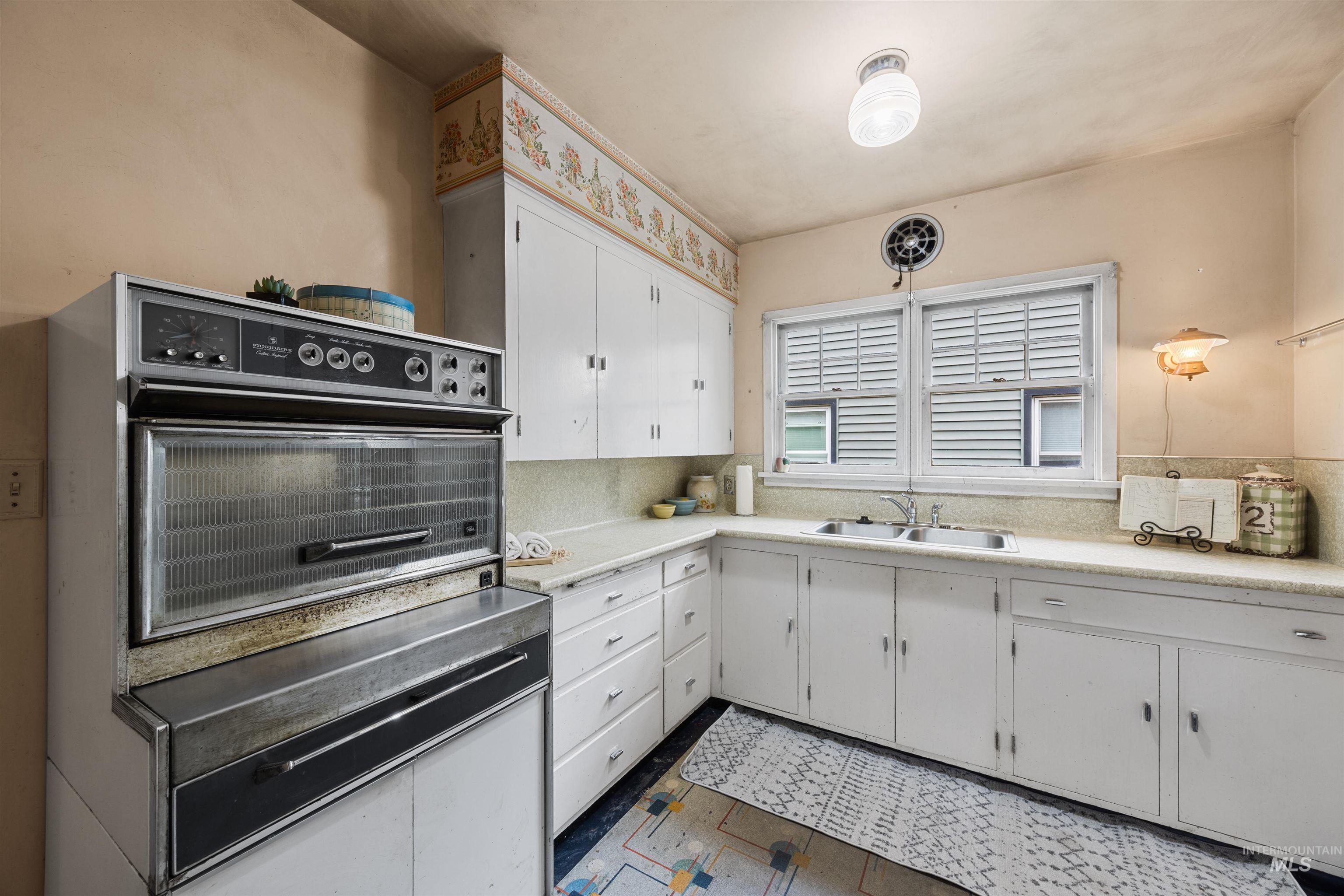 2127 W State, Boise, Idaho 83702, 2 Bedrooms, 1 Bathroom, Residential Income For Sale, Price $530,000, 98986352