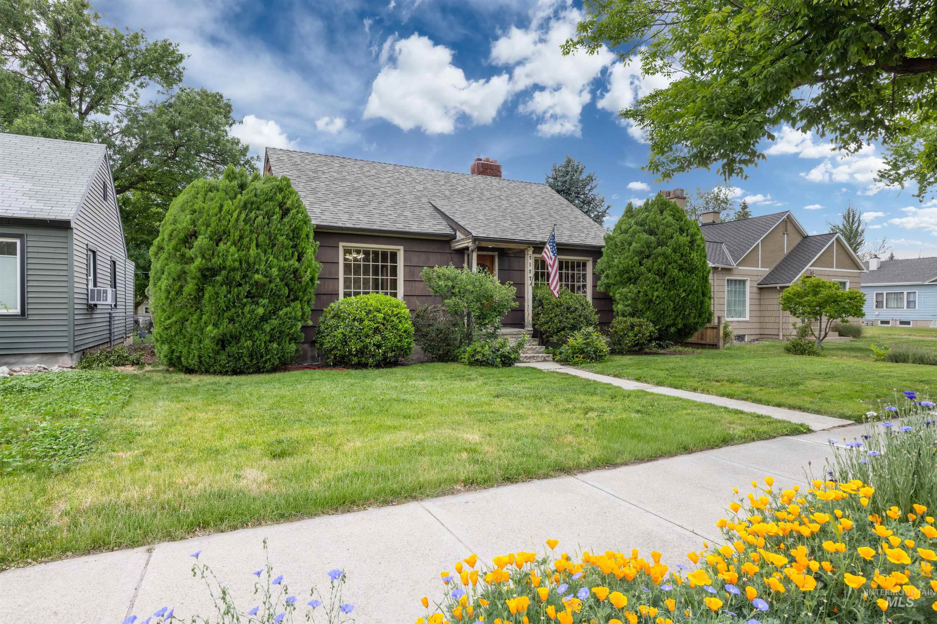 2127 W State, Boise, Idaho 83702, 2 Bedrooms, 1 Bathroom, Residential Income For Sale, Price $530,000, 98986352