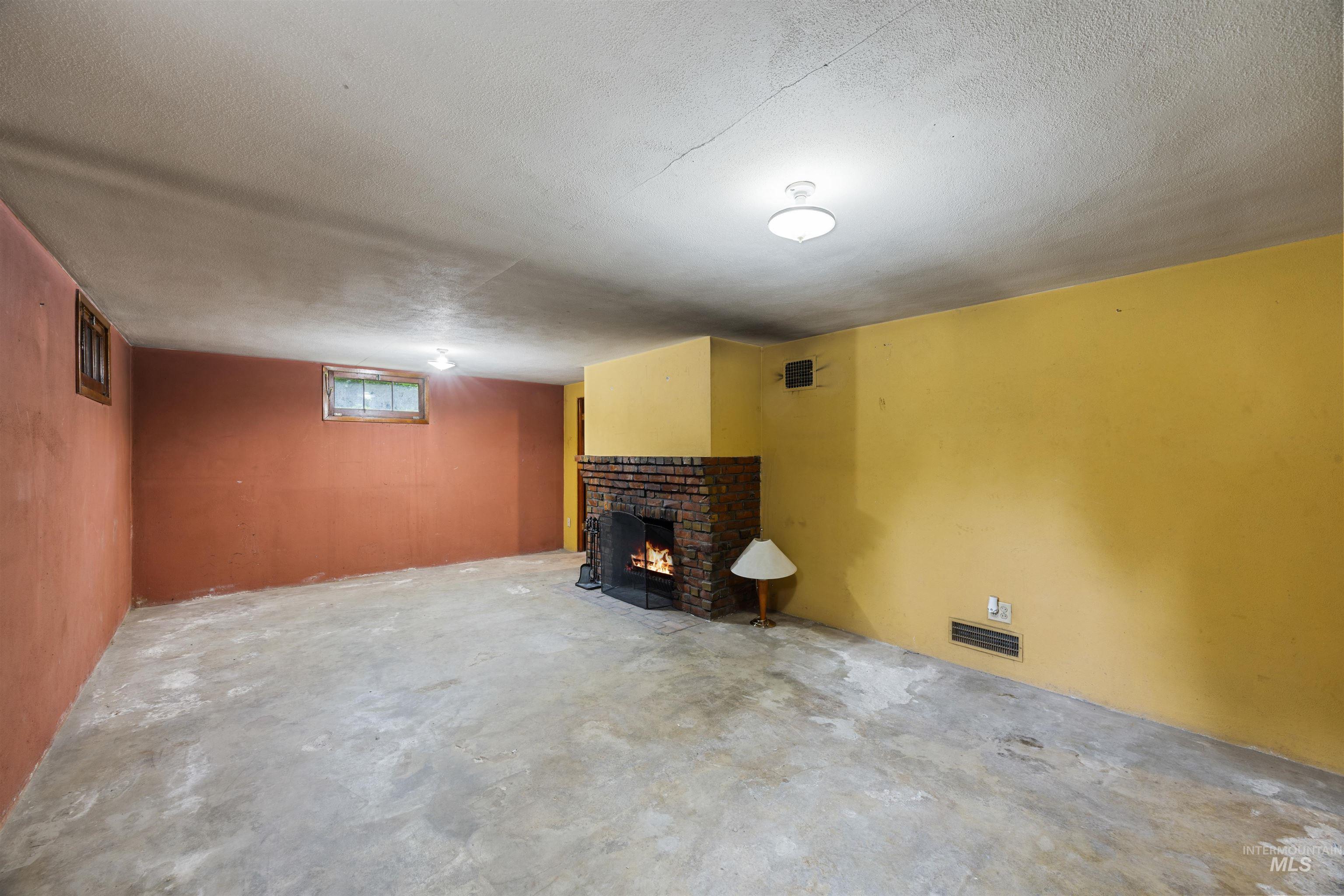 2127 W State, Boise, Idaho 83702, 2 Bedrooms, 1 Bathroom, Residential Income For Sale, Price $530,000, 98986352