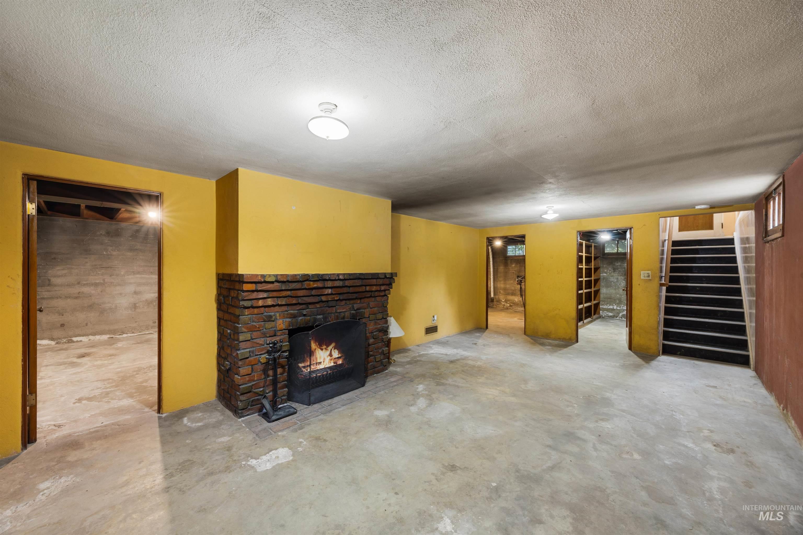 2127 W State, Boise, Idaho 83702, 2 Bedrooms, 1 Bathroom, Residential Income For Sale, Price $530,000, 98986352