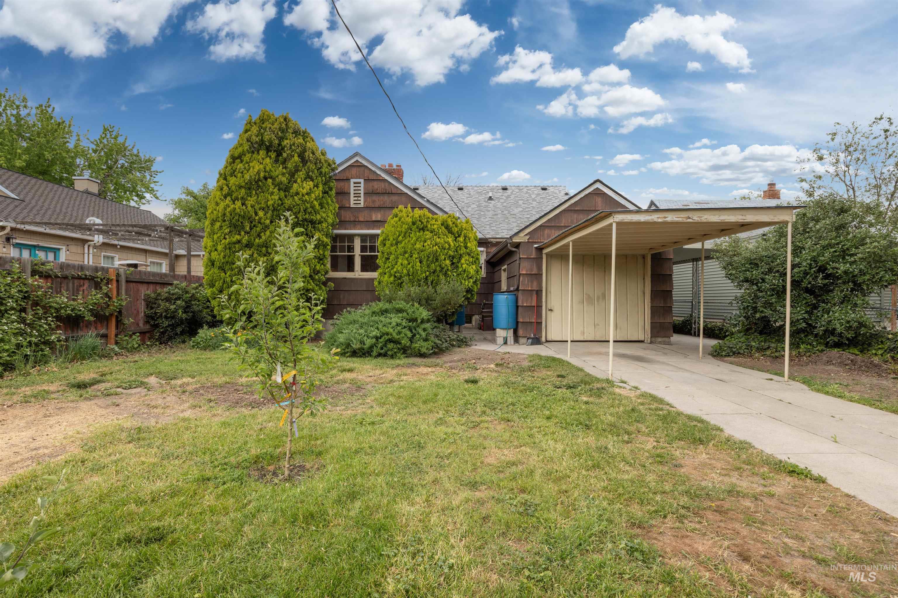 2127 W State, Boise, Idaho 83702, 2 Bedrooms, 1 Bathroom, Residential Income For Sale, Price $530,000, 98986352