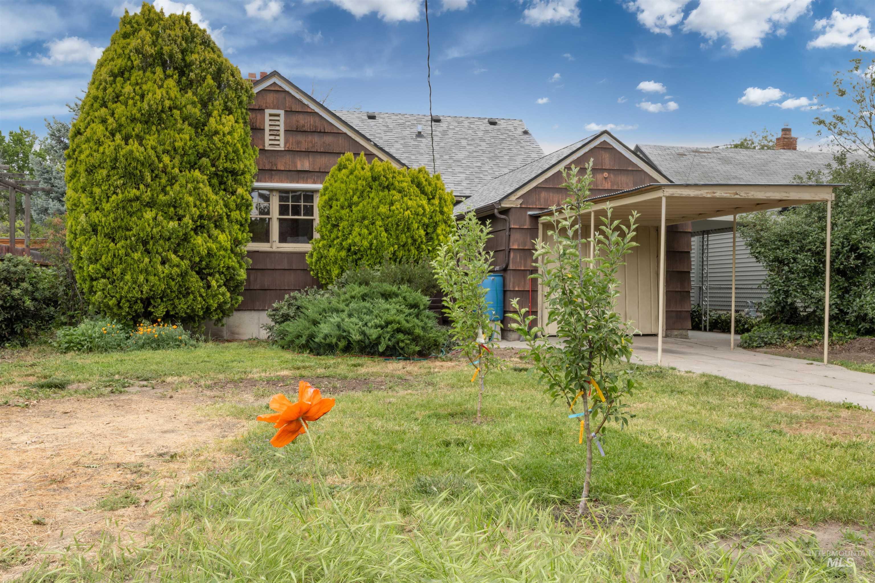 2127 W State, Boise, Idaho 83702, 2 Bedrooms, 1 Bathroom, Residential Income For Sale, Price $530,000, 98986352