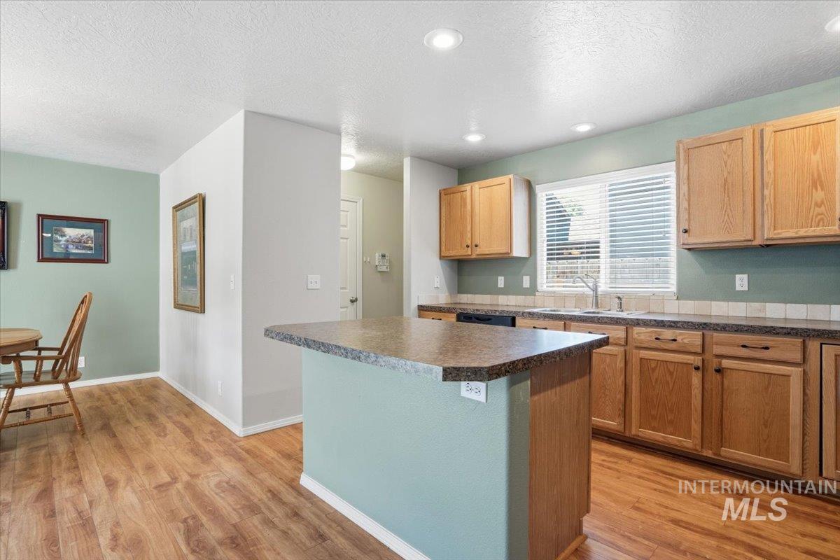 9945 W Bronze Street, Boise, Idaho 83709, 3 Bedrooms, 2.5 Bathrooms, Residential For Sale, Price $414,900,MLS 98986354