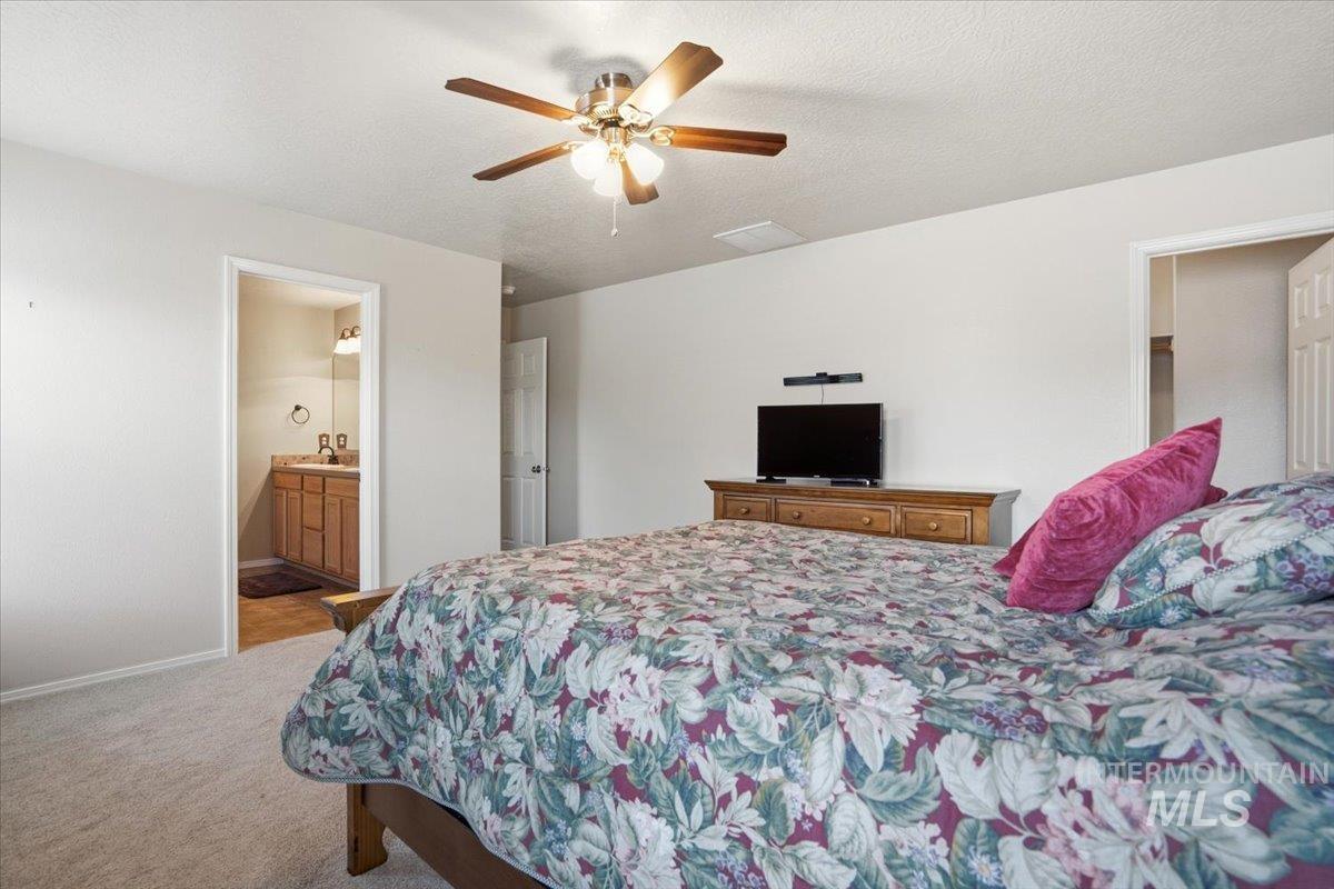 9945 W Bronze Street, Boise, Idaho 83709, 3 Bedrooms, 2.5 Bathrooms, Residential For Sale, Price $414,900,MLS 98986354