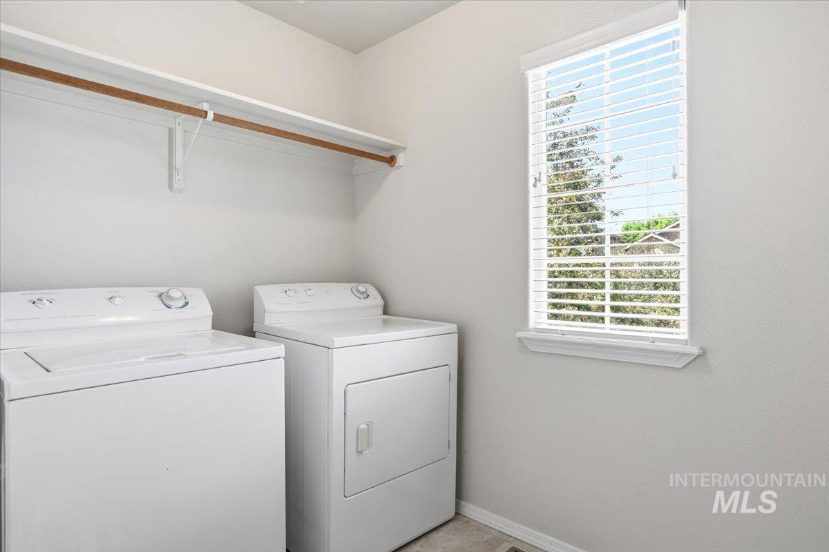 9945 W Bronze Street, Boise, Idaho 83709, 3 Bedrooms, 2.5 Bathrooms, Residential For Sale, Price $414,900,MLS 98986354