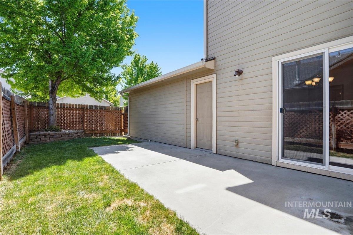 9945 W Bronze Street, Boise, Idaho 83709, 3 Bedrooms, 2.5 Bathrooms, Residential For Sale, Price $414,900,MLS 98986354