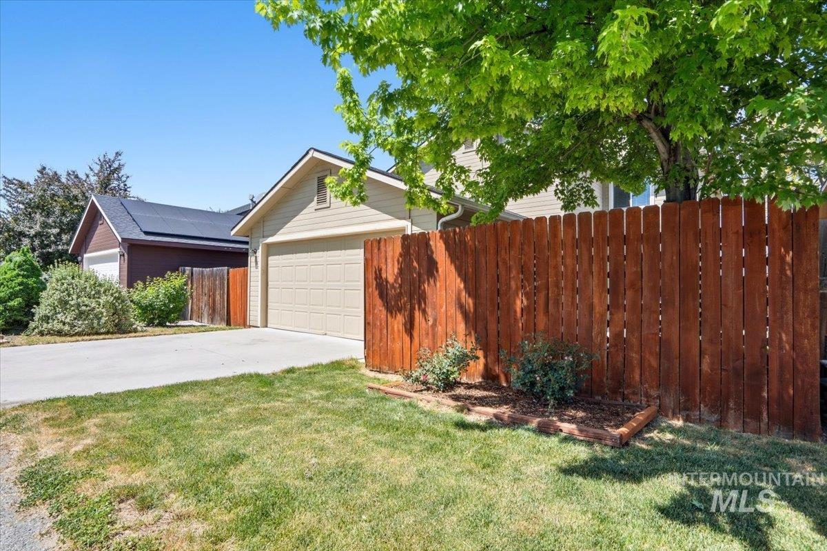 9945 W Bronze Street, Boise, Idaho 83709, 3 Bedrooms, 2.5 Bathrooms, Residential For Sale, Price $414,900,MLS 98986354