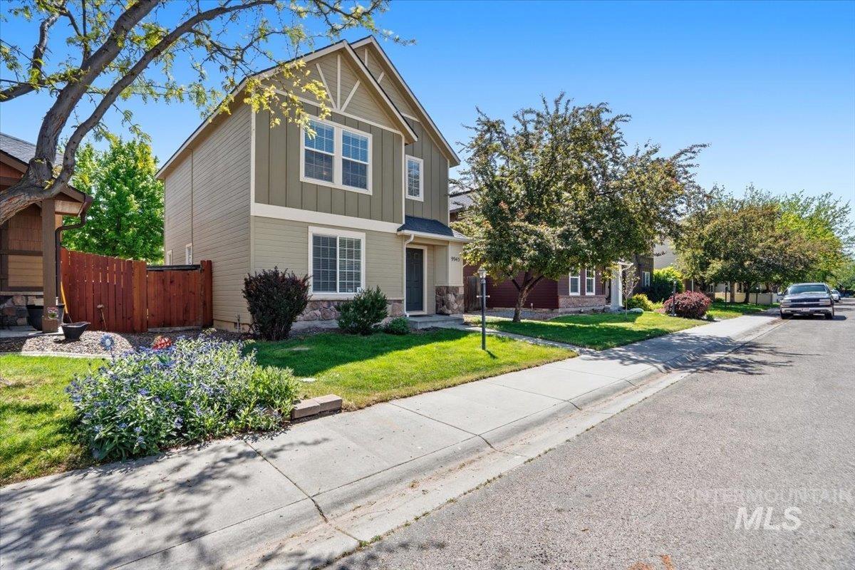 9945 W Bronze Street, Boise, Idaho 83709, 3 Bedrooms, 2.5 Bathrooms, Residential For Sale, Price $414,900,MLS 98986354