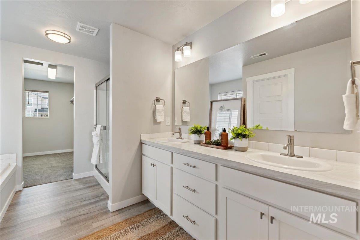 17421 N Santimon Way, Nampa, Idaho 83687, 4 Bedrooms, 2 Bathrooms, Residential For Sale, Price $515,000,MLS 98986356