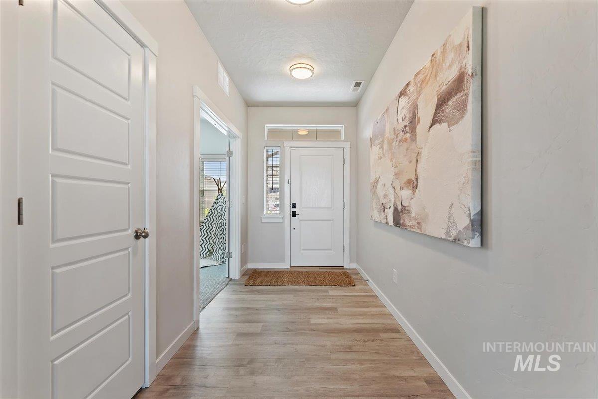 17421 N Santimon Way, Nampa, Idaho 83687, 4 Bedrooms, 2 Bathrooms, Residential For Sale, Price $515,000,MLS 98986356