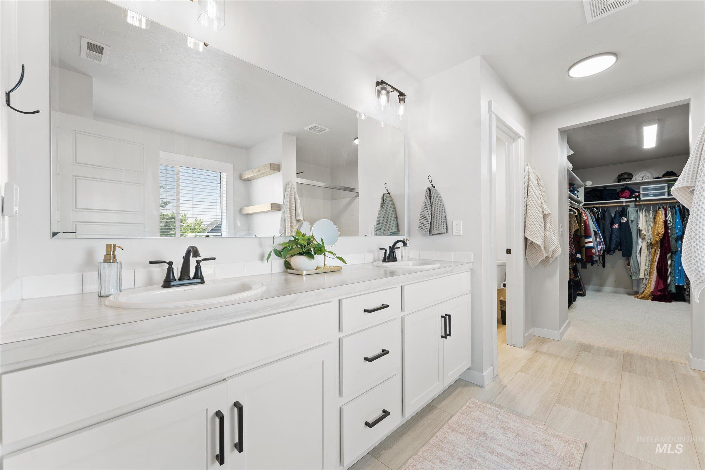 3094 W Sunny Cove St, Meridian, Idaho 83646, 4 Bedrooms, 2.5 Bathrooms, Residential For Sale, Price $639,300,MLS 98986357