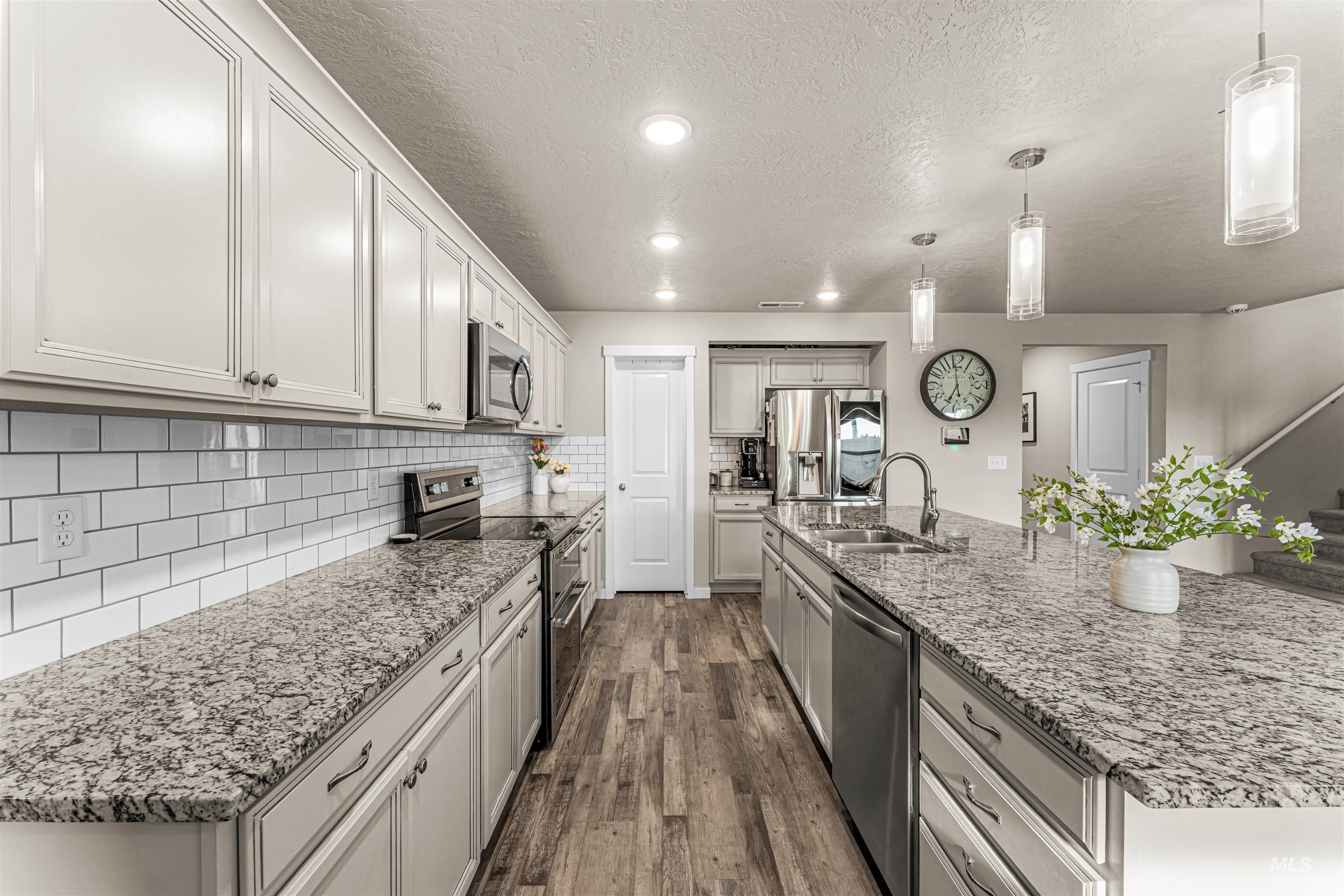 17817 Sunset Ridge Ave., Nampa, Idaho 83687, 4 Bedrooms, 2.5 Bathrooms, Residential For Sale, Price $489,900,MLS 98986358