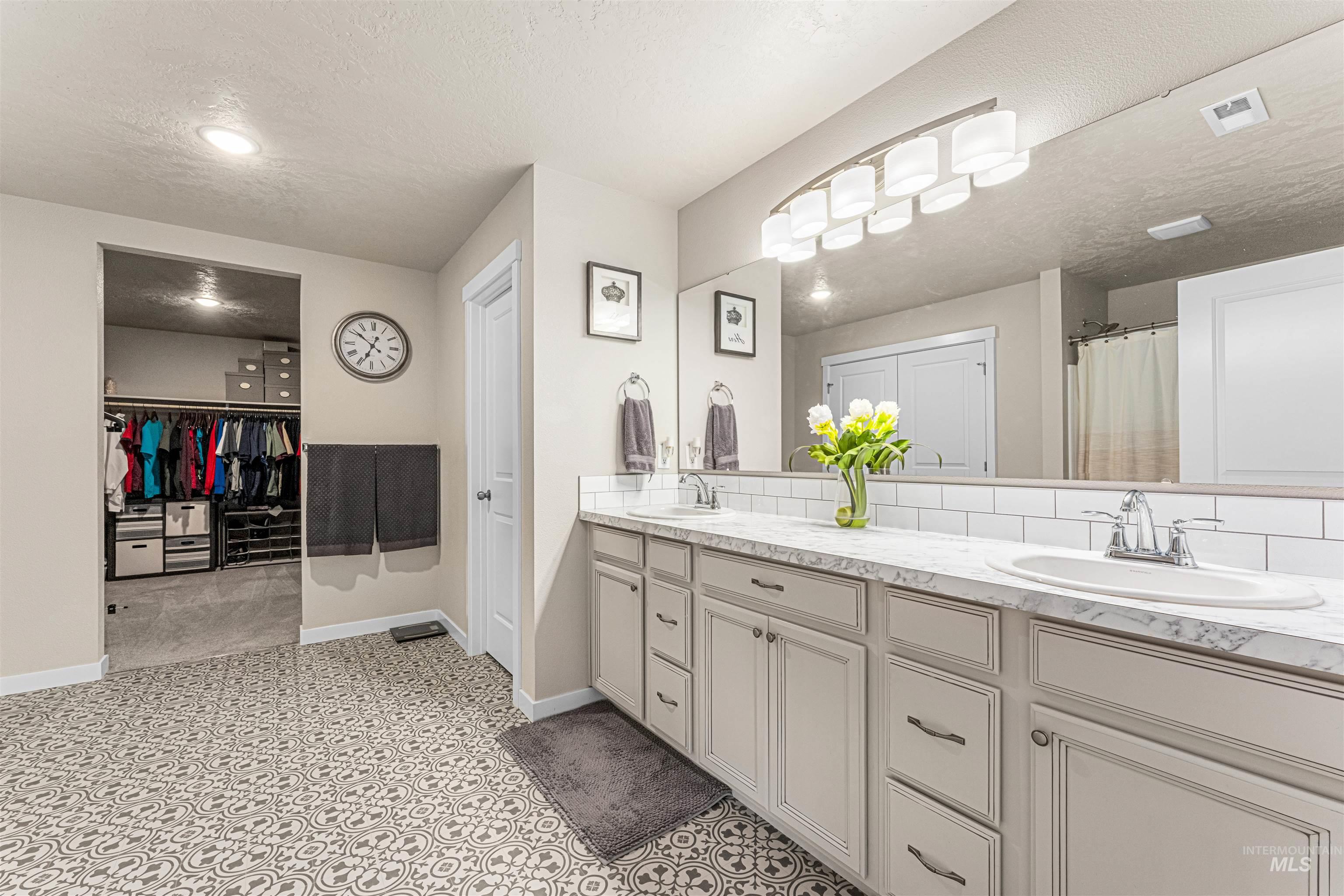 17817 Sunset Ridge Ave., Nampa, Idaho 83687, 4 Bedrooms, 2.5 Bathrooms, Residential For Sale, Price $489,900,MLS 98986358