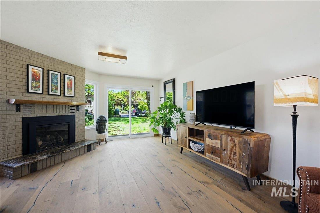 206 N Bacon Dr, Boise, Idaho 83712, 3 Bedrooms, 2 Bathrooms, Residential For Sale, Price $849,000,MLS 98986363