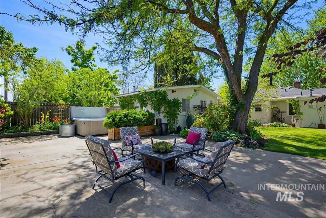 206 N Bacon Dr, Boise, Idaho 83712, 3 Bedrooms, 2 Bathrooms, Residential For Sale, Price $849,000,MLS 98986363