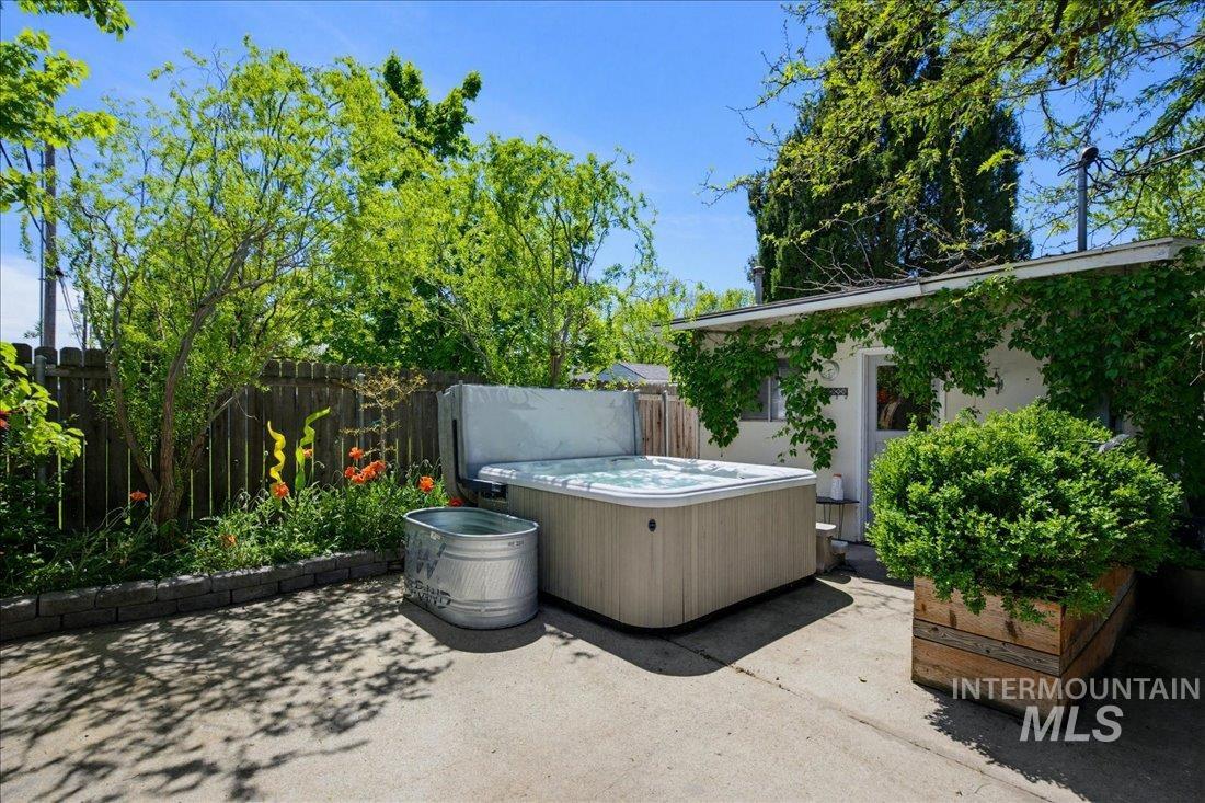 206 N Bacon Dr, Boise, Idaho 83712, 3 Bedrooms, 2 Bathrooms, Residential For Sale, Price $849,000,MLS 98986363