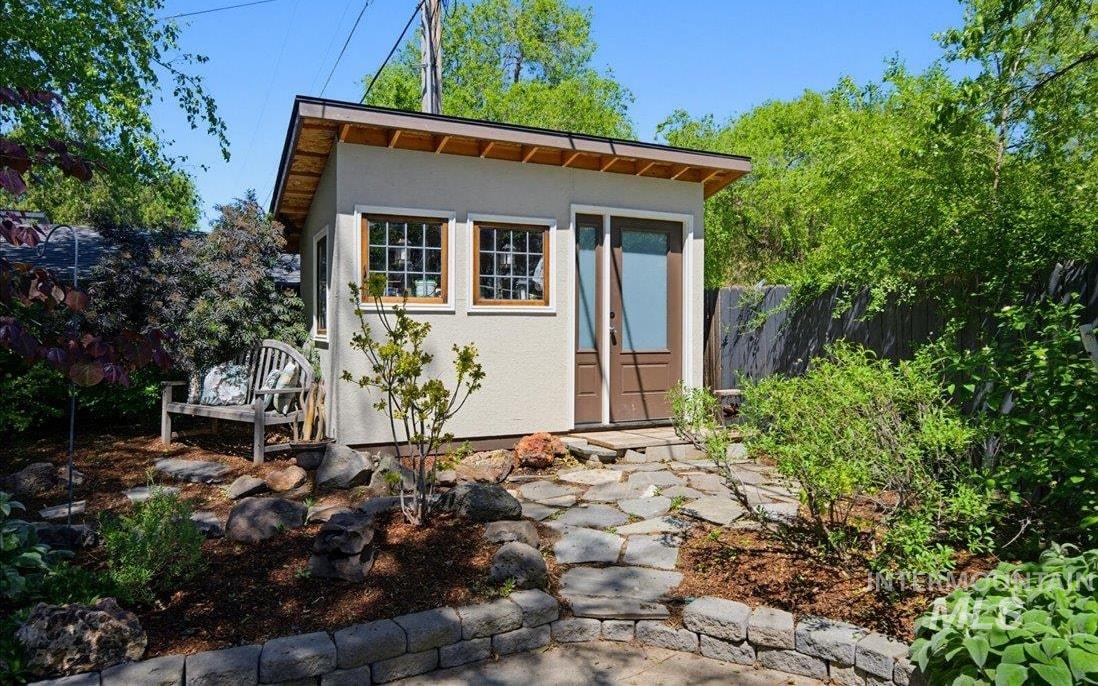 206 N Bacon Dr, Boise, Idaho 83712, 3 Bedrooms, 2 Bathrooms, Residential For Sale, Price $849,000,MLS 98986363