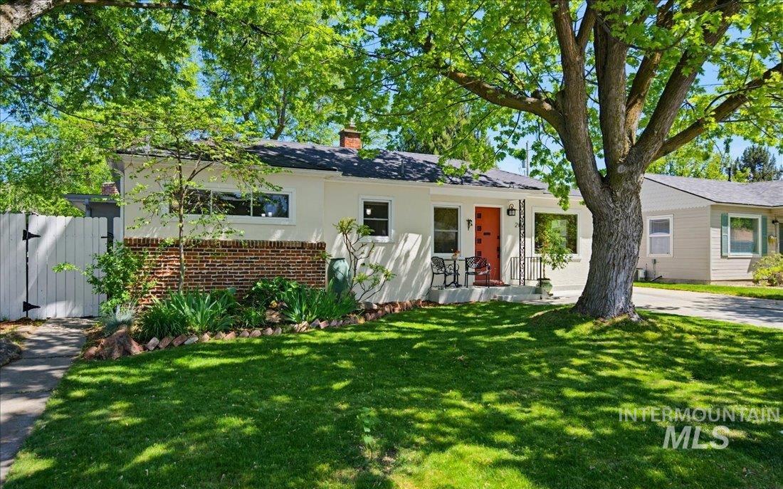 206 N Bacon Dr, Boise, Idaho 83712, 3 Bedrooms, 2 Bathrooms, Residential For Sale, Price $849,000,MLS 98986363