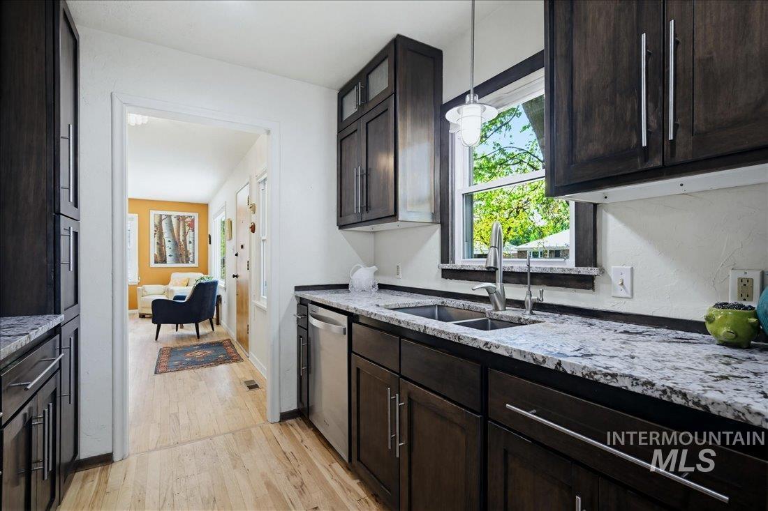 206 N Bacon Dr, Boise, Idaho 83712, 3 Bedrooms, 2 Bathrooms, Residential For Sale, Price $849,000,MLS 98986363