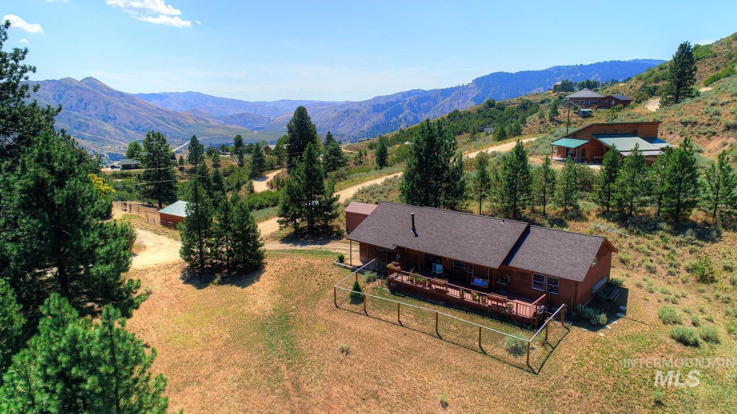 211 Evergreen Dr., Boise, Idaho 83716, 3 Bedrooms, 3 Bathrooms, Residential For Sale, Price $499,000, 98986373