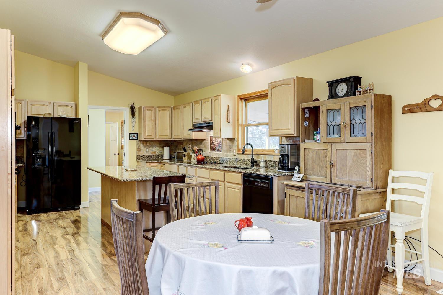 211 Evergreen Dr., Boise, Idaho 83716, 3 Bedrooms, 3 Bathrooms, Residential For Sale, Price $499,000, 98986373