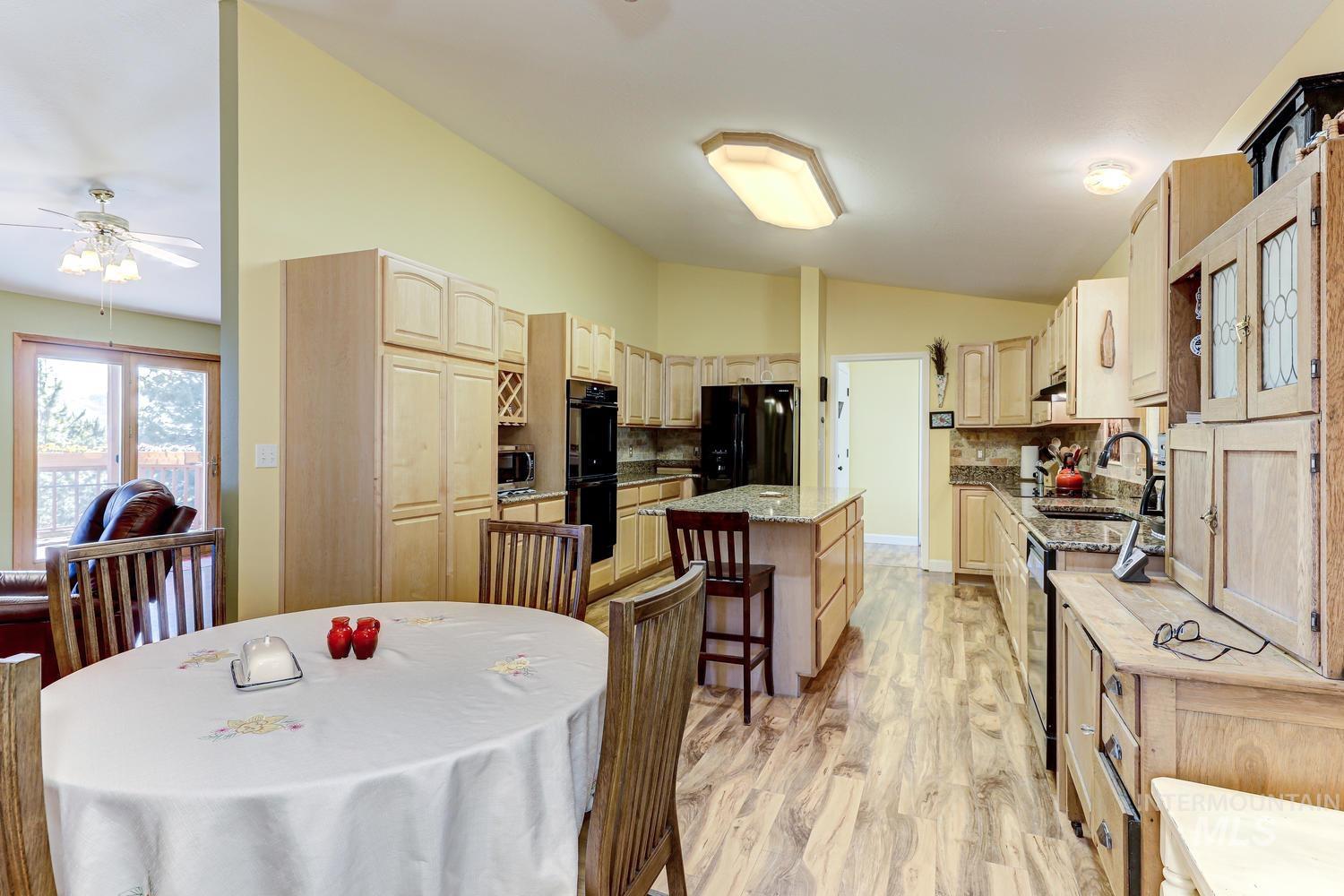 211 Evergreen Dr., Boise, Idaho 83716, 3 Bedrooms, 3 Bathrooms, Residential For Sale, Price $499,000, 98986373