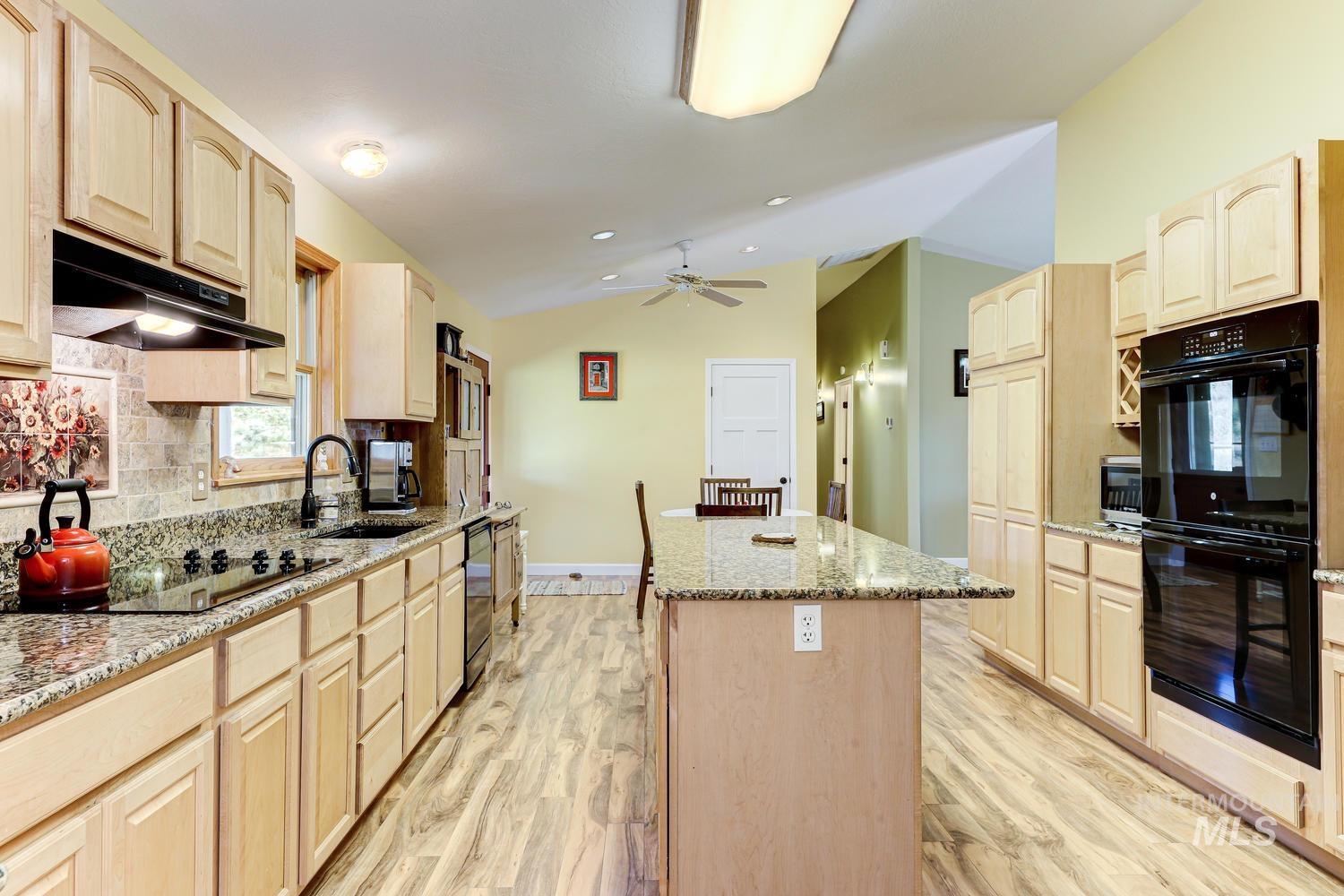 211 Evergreen Dr., Boise, Idaho 83716, 3 Bedrooms, 3 Bathrooms, Residential For Sale, Price $499,000, 98986373